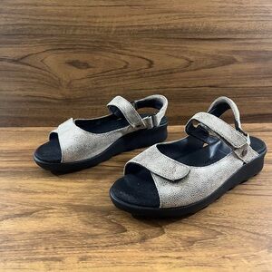 Wolky Pichu Womens 36 Adjustable metallic speckled chunky Sandal open toe